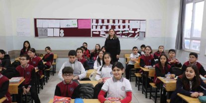 Yaklaşık 18 milyon öğrenci karnelerini alarak yarıyıl tatiline girdi