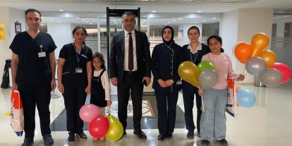 Hastanede yatan çocuklar, karne heyecanı yaşadı