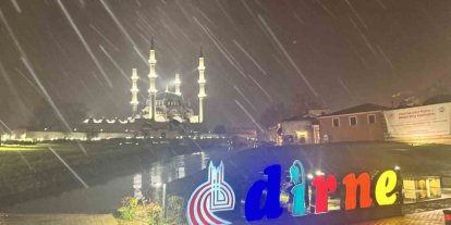 Edirne’de kar yağışı etkili oluyor