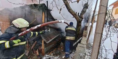 Bayburt’ta garaj ve depo olarak kullanılan alanda çıkan yangın söndürüldü