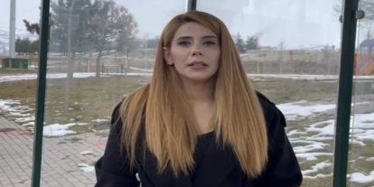 Durakta genç kızları gizlice görüntüleyen şahsa kadın muhtardan tepki