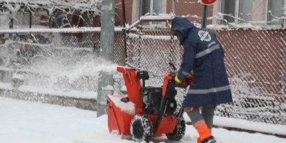 Melikgazi ekipleri 58 mahallede kar küreme çalışması yaptı