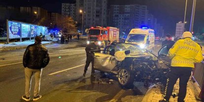 Kaza sonrası alev alan otomobilde can pazarı: 2’si ağır 3 yaralı