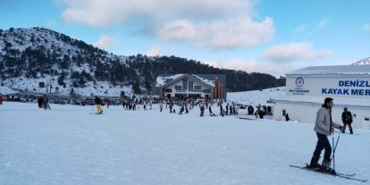 Denizli Kayak Merkezi yeni sezonda ziyaretçi akınına uğradı