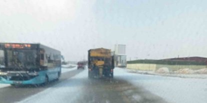 Kırıkkale’de yollarda buzlanmaya karşı tuzlama çalışması