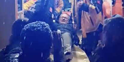 Kar sebebiyle köyde mahsur kalan hasta için seferber oldular