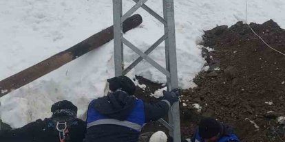 Çüngüş’te devrilen elektrik direkleri onarıldı