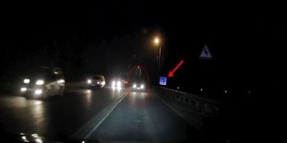 Tekirdağ’da otomobil bir anda kayarak savruldu: Kazanın kıl payı atlatıldığı anlar kamerada