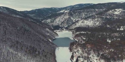 Boraboy Gölü’nün yüzeyi buz tuttu