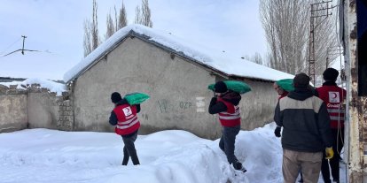 Ağrı’da Kızılay’dan ihtiyaç sahiplerine kömür yardımı