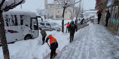 Bayburt’un Demirözü ve Aydıntepe ilçelerinde kar temizliği yapılıyor