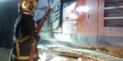 Batman’da iş makinesi yandı