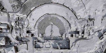 Antik kent karla kaplandı