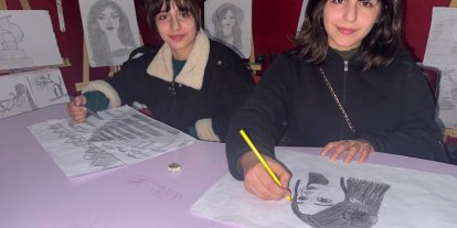 Engel tanımayan ikizlerin resim aşkı