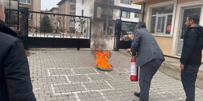 AFAD iki okulda eğitim verip, tatbikat yaptı