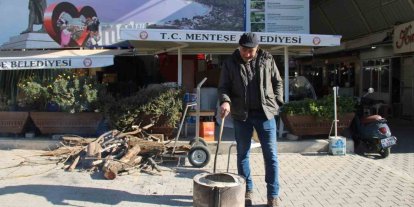 Esnaflar dondurucu soğuğa karşı çareyi ateş yakmakta buldu