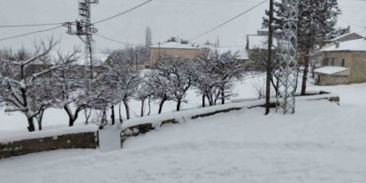 "Her şey devletten beklenmez" diyerek köy yollarını kendi imkanlarıyla temizlediler
