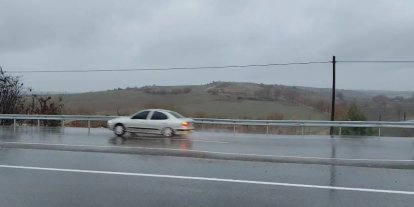 Yeni yapılan yolda yaşanan çökme kazalara daveti çıkarıyor