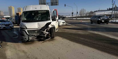Kastamonu’da minibüs ile otomobil çarpıştı: 1 yaralı