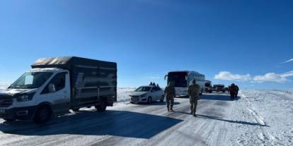 Kars-Ardahan Yolunda Buz Alarmı