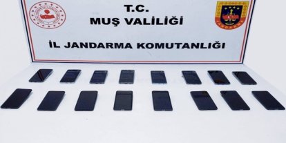 Bulanık’ta 16 adet kaçak cep telefonu ele geçirildi