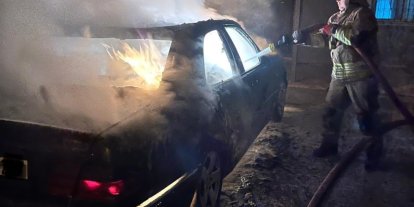 Defne’de otomobil alevlere teslim oldu