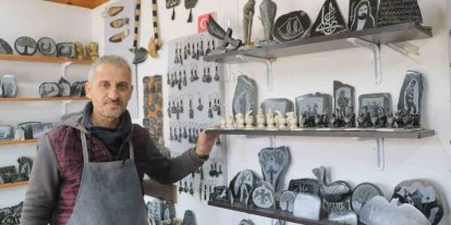 Hobi olarak başladığı mesleğinde 25 yıldır ekmeğini taştan çıkarıyor