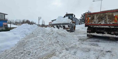 Aydıntepe’de kar küreme ve tuzlama çalışmaları sürüyor