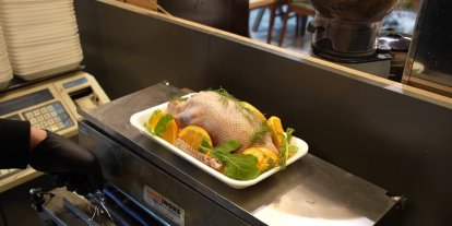 Arnavutköy’de anne adayı istedi, Başkan Mustafa Candaroğlu kolları sıvadı