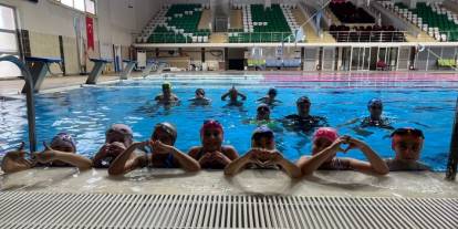 Kars’ta genç sporcular yüzme antrenmanlarıyla geleceğe hazırlanıyor