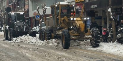 Elazığ’da  karla mücadele ekipleri sahada