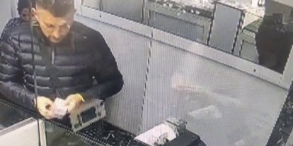 Bursa’da sahte altın vurgunu: Kuyumcuları dolandırdılar, kameralara yakalandılar