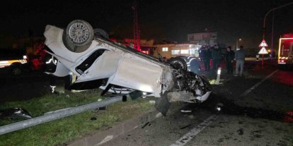 Aydınlatma direğine çarpan otomobil takla attı: 1 yaşındaki bebek öldü, anne ve baba yaralandı