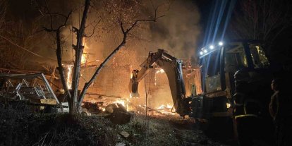 Çorum’da çıkan yangın ev ve depoyu kullanılamaz hale getirdi