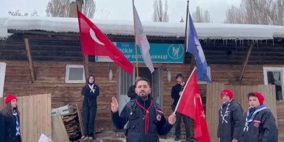 İzcilerden bayrak yürüyüşü