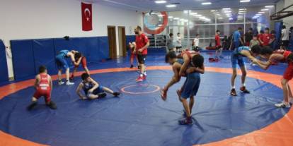 Kars’ta güreş antrenmanları tüm hızıyla sürüyor