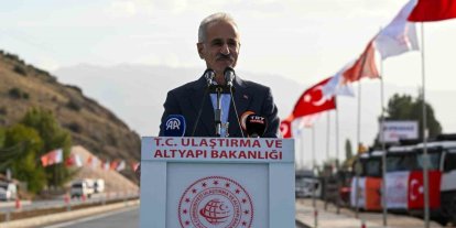 Bakan Uraloğlu: "Dünyanın çevresinin 4’te 3’ü kadar bölünmüş yol yaparak, 30 bin kilometrelik dev eşiği geride bıraktık"
