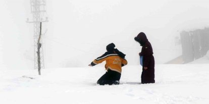 Kar ve tipiye rağmen şifa yolu açık, paletli ambulanslar görevde