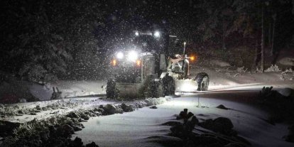 Menteşe Belediyesi ekipleri gece boyunca kar ile mücadele etti