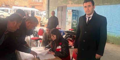 Pazarlar’da vişne ve kiraz üreticilerine bordo bulamacı desteği sürüyor