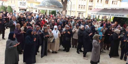 Balıkesir’de umreciler dualarla uğurlandı