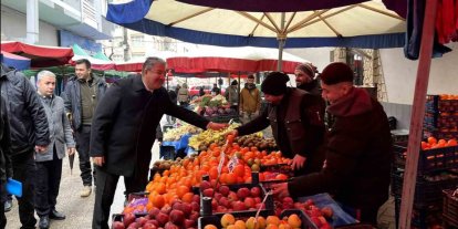 Vali Dr. Erdinç Yılmaz, pazarcı esnafıyla buluştu