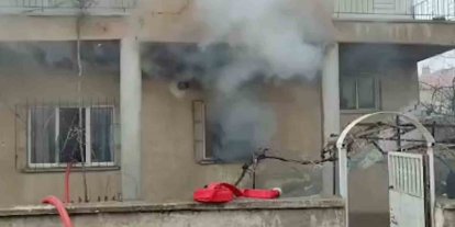 İtfaiyeci gaz sızdıran tüpü eliyle taşıyarak facianın önüne geçti