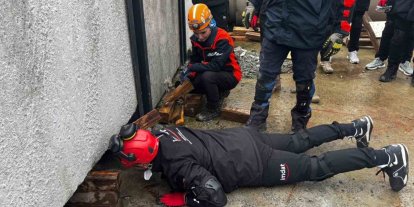 Aydın’da enkazda arama kurtarma eğitimleri sürüyor