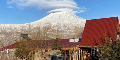 Ağrı Dağı’nın zirvesinde oluşan mercek bulutu hayran bıraktı