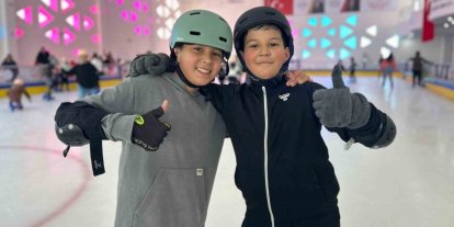 Buz pateni pisti yarıyıl tatilinde çocukların uğrak noktası oldu