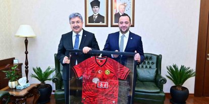 Eskişehirspor yönetimi, Vali Yılmaz’ı ziyaret etti