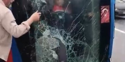 Kağıthane’de devrilen cezaevi nakil aracından yaralıların kurtarılma anları görüntülendi