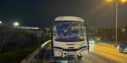 Kocaeli’de servis minibüsü tıra çarptı: 6 yaralı