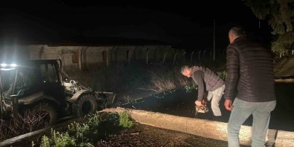 Fırtına mezarlıkta ağaçları devirdi, belediye ekipleri anında müdahale etti